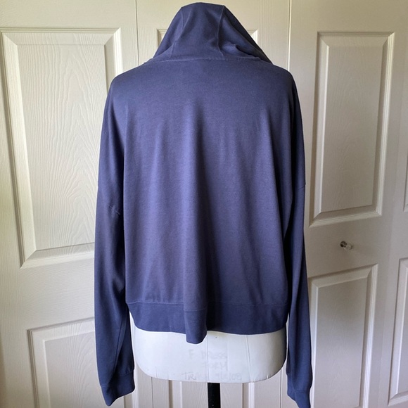 Nike Hooded Sweatshirt - Picture 2 of 11